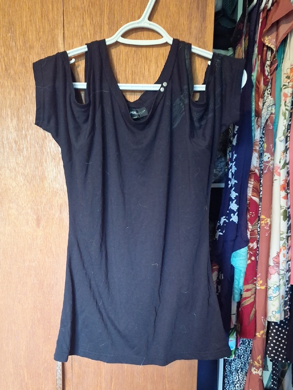 Silver Jeans Black Cold-Shoulder Short Sleeve Top